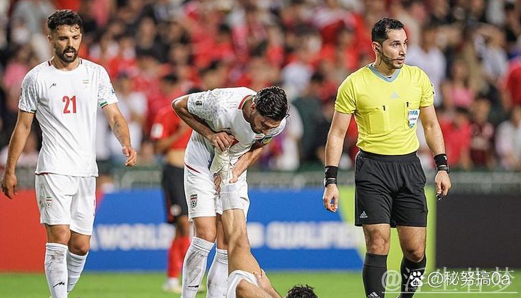 曼联球员再现危险动作：双脚踩踏+假装受伤欺骗裁判，本赛季第2次